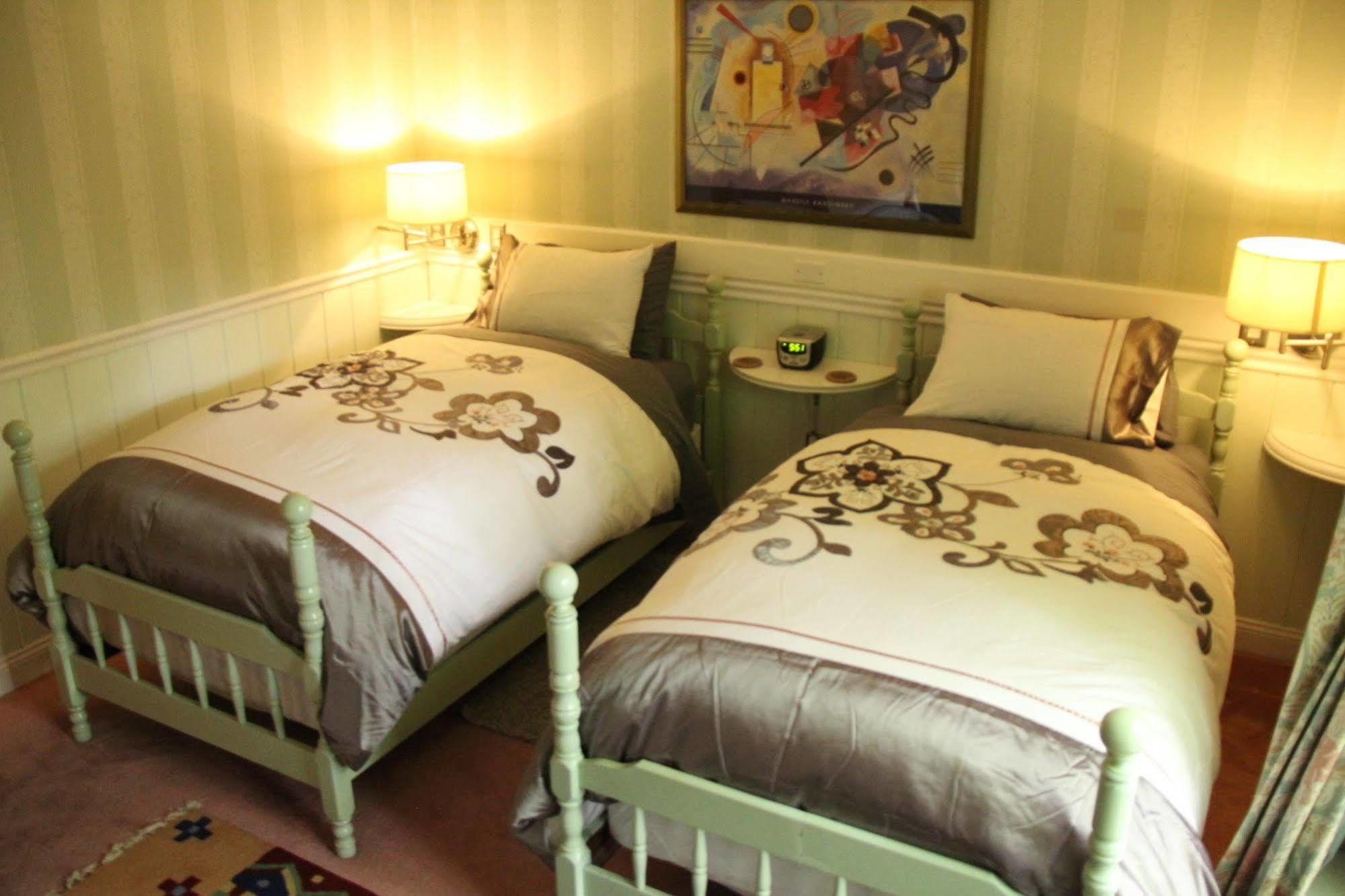 Sugartree Inn Warren Bagian luar foto